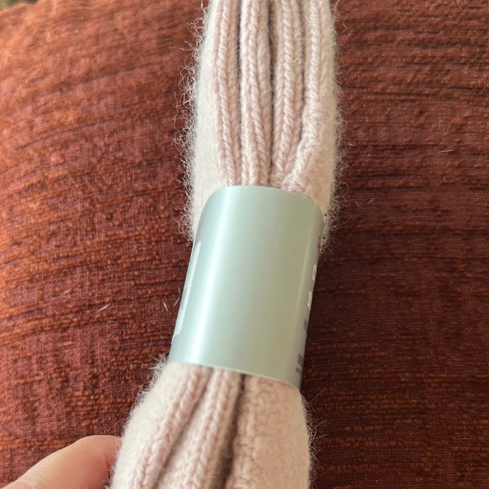 GAP Soft Light Pale Pink Plush Cozy Socks - Picture 4 of 6